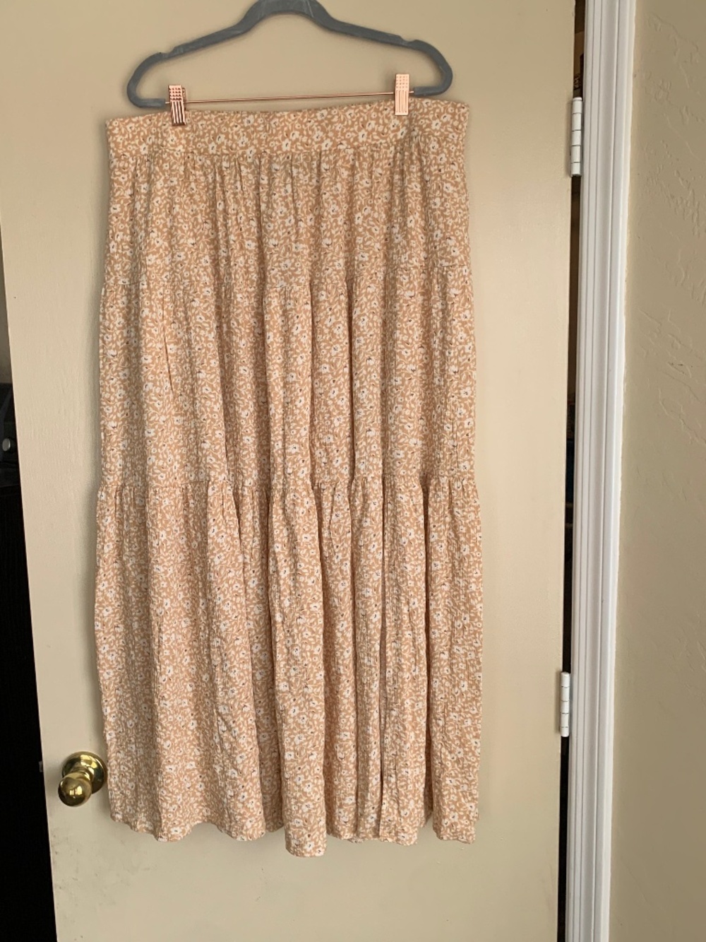 Torrid Floral Tiered Maxi Skirt 2X Pull On Neutral Tones Versatile Peasant Boho